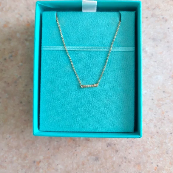 Tiffany & Co Fleur De Lis Keybar Pendant Necklace 18k Yellow Gold 16 inches - Picture 3 of 9